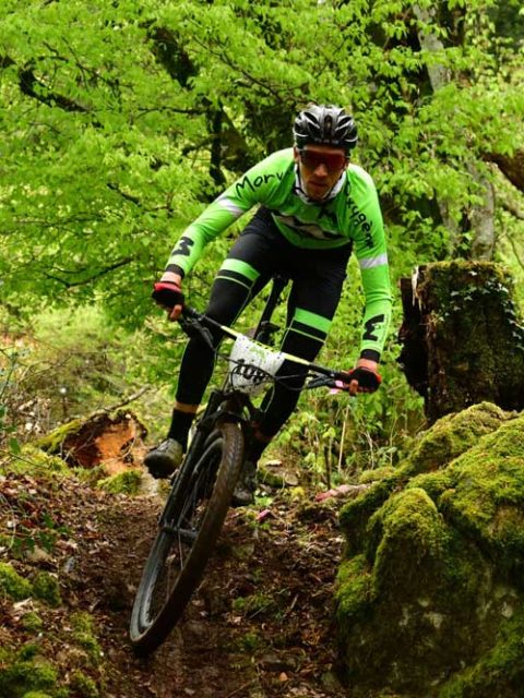 Biker avec maillot Morvan Oxygène