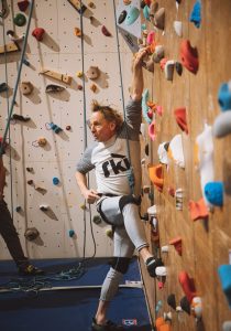 Antoine Le Menestrel sur le mur d'escalade